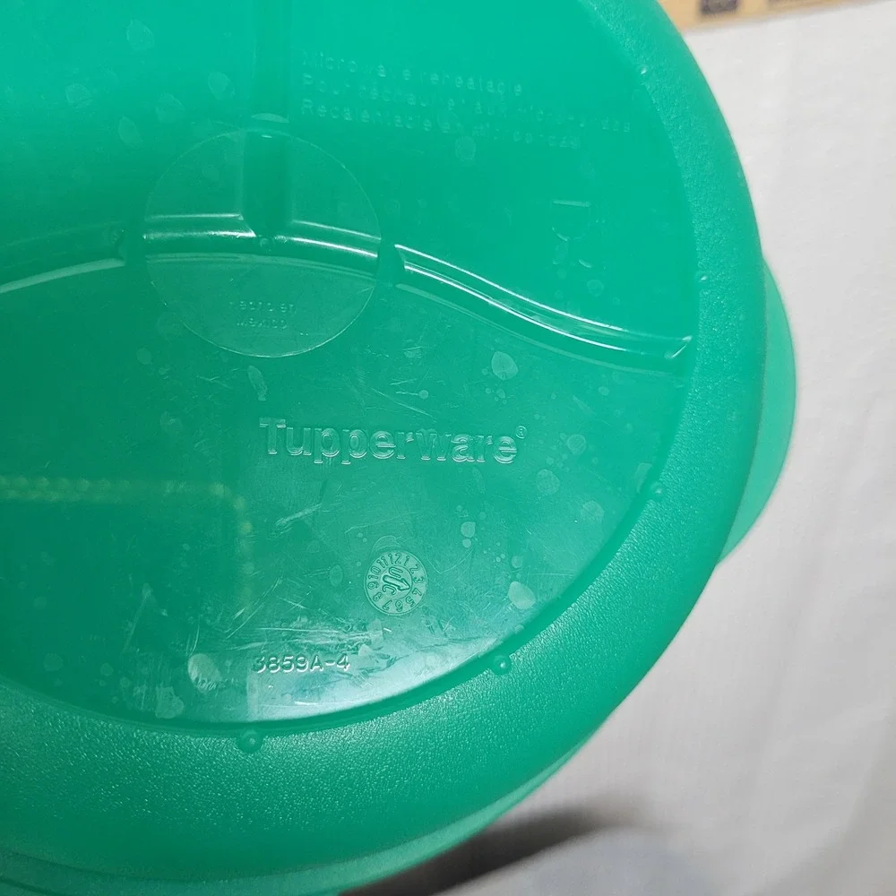 Tupperware CrystalWave 3 Compartment Divided Dish Teal Green Yellow Vent 3859A-4